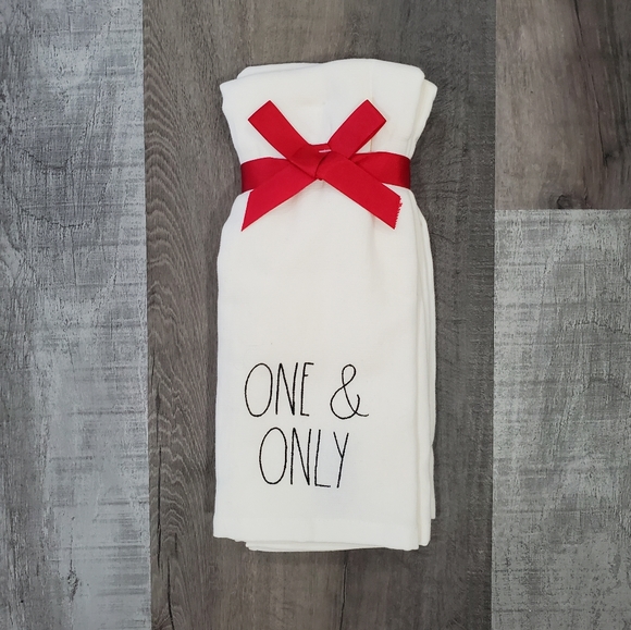Nwot Rae dunn artisan collection cotton valentine set of 2 kitchen towels